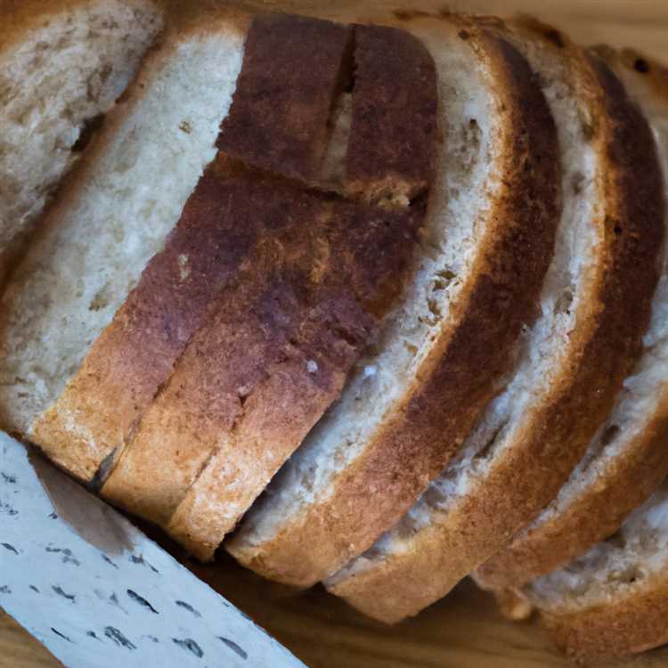 Нарезайте хлеб на подложке